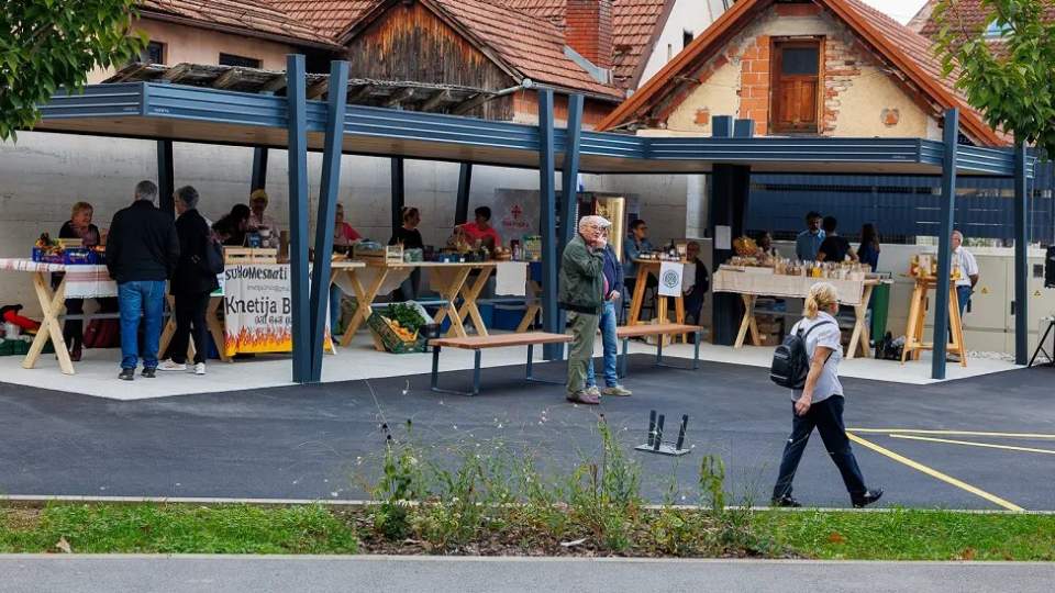 Omogočeno plačevanje z bančnimi karticami na dveh multimatih (Črnomaljska tržnica)