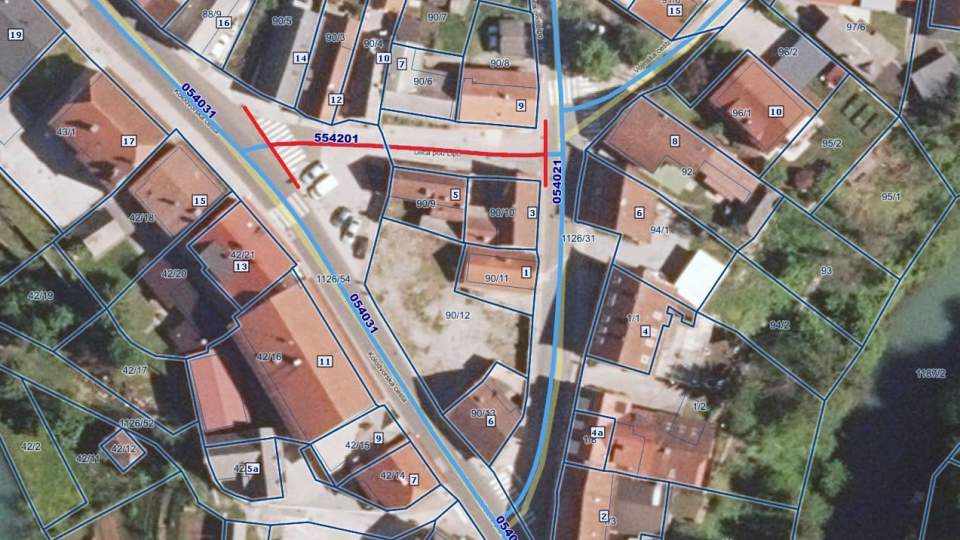 Popolna zapora občinske ceste v Ulici pod lipo (pri Ajdovem zrnu) v Črnomlju zaradi obnove kanalizacije